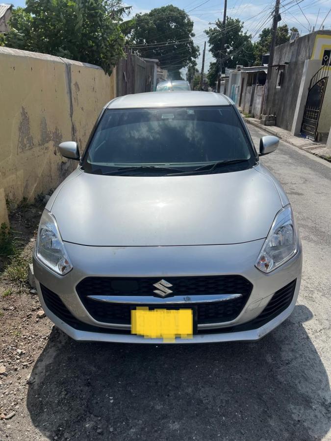 2020 Suzuki Swift photo 1